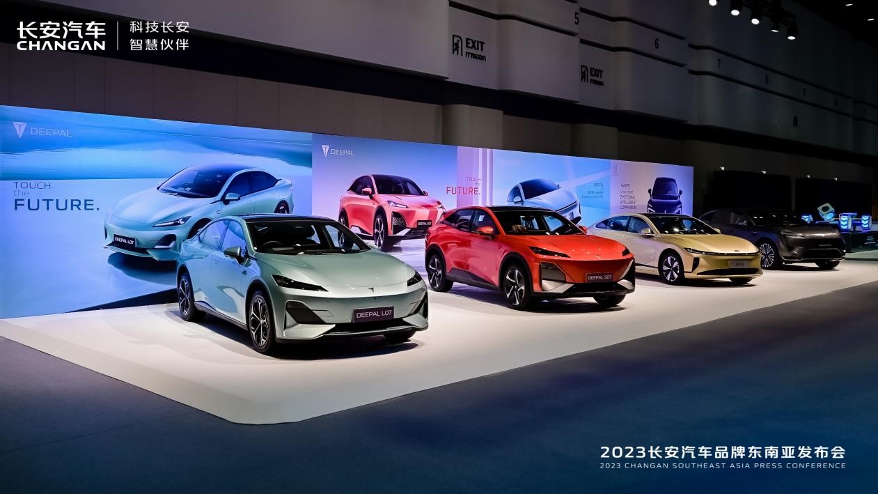 “右舵深蓝”惊艳亮相，多款重磅新车闪耀异国舞台